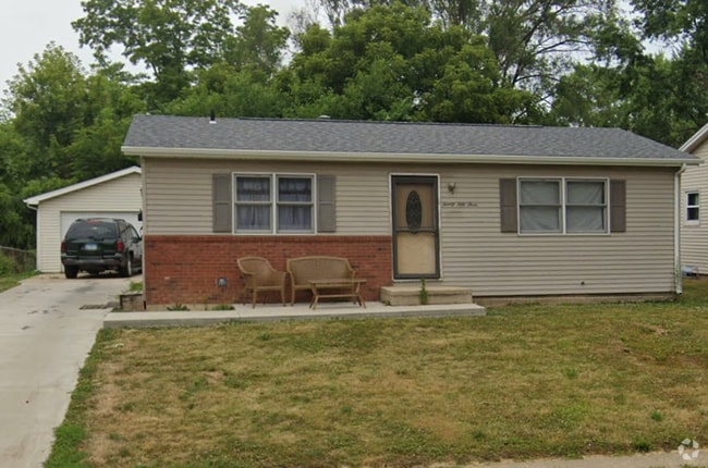 Building Photo - 3  Bed 1 Bath - Coming Soon! Rental