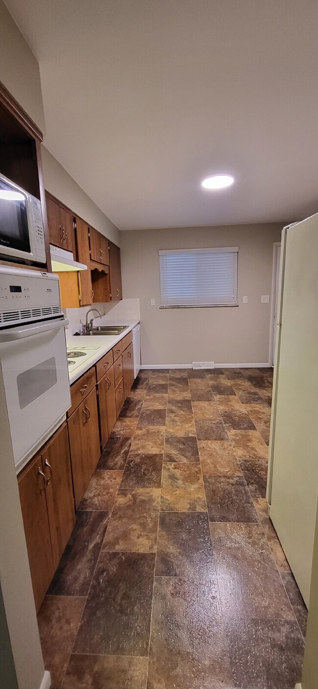 Photo - 205 Scott Ave Unit A