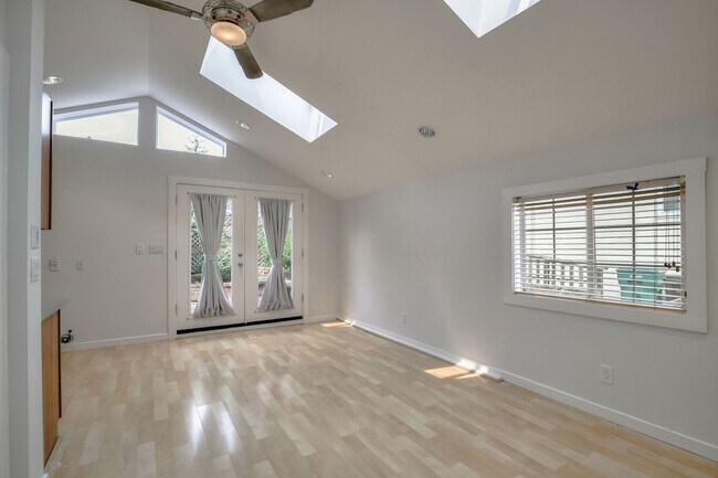 Photo - 3669 Madrone Ave Unidad Front House