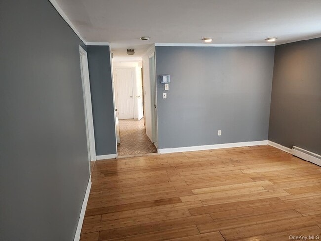 Photo - 1570 Kenneth Ave