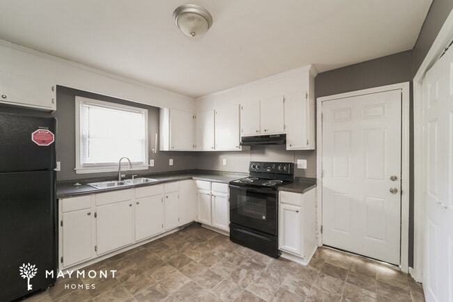 Photo - 6522 McBride St