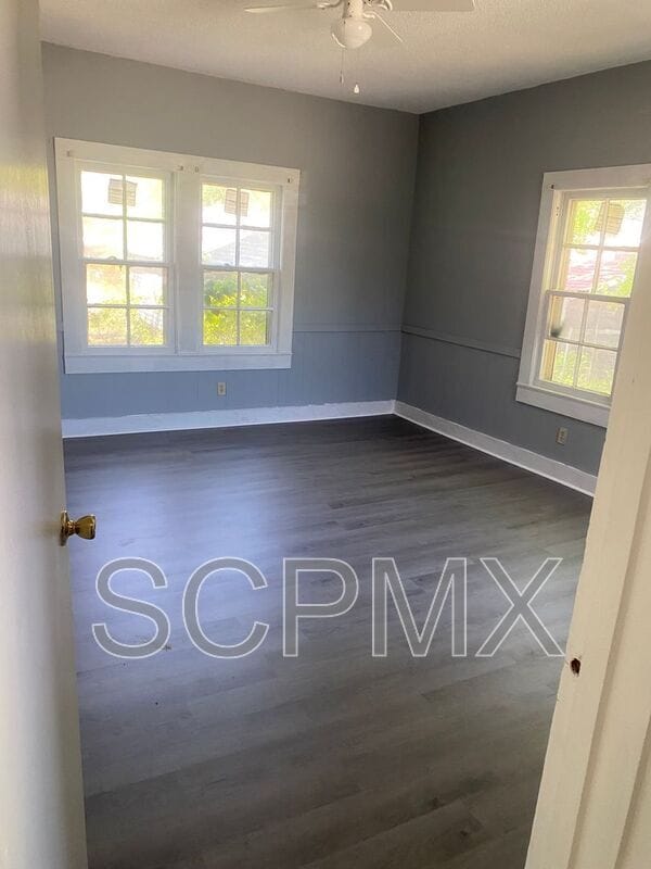 Photo - 1527 Henley St