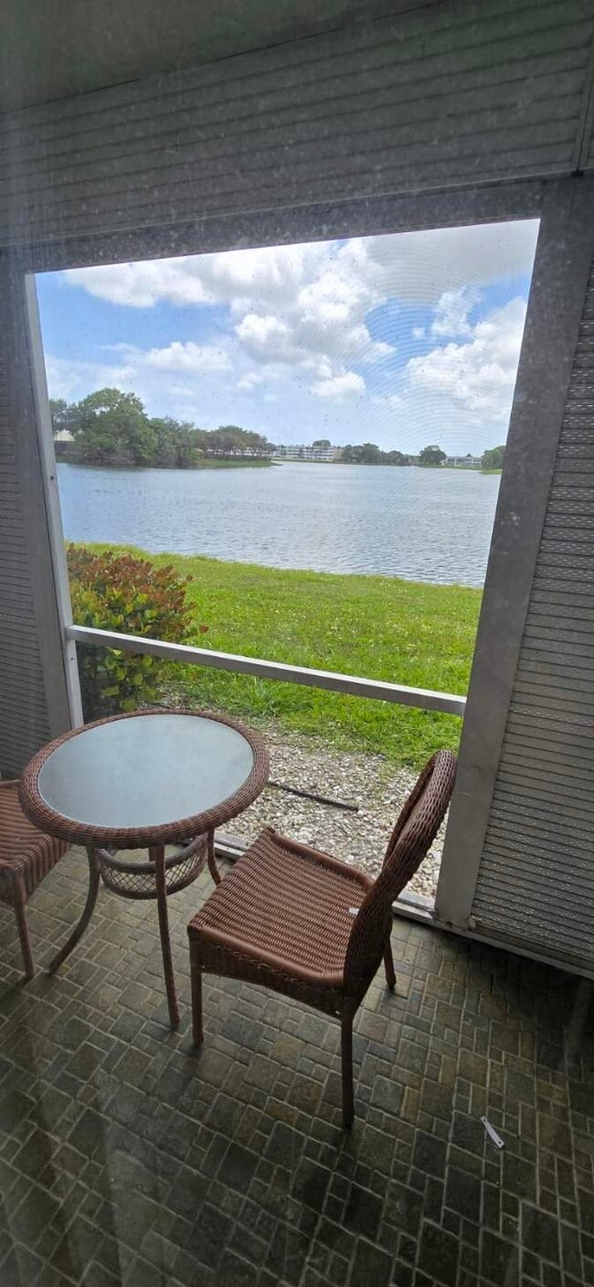 Photo - 358 Chatham R