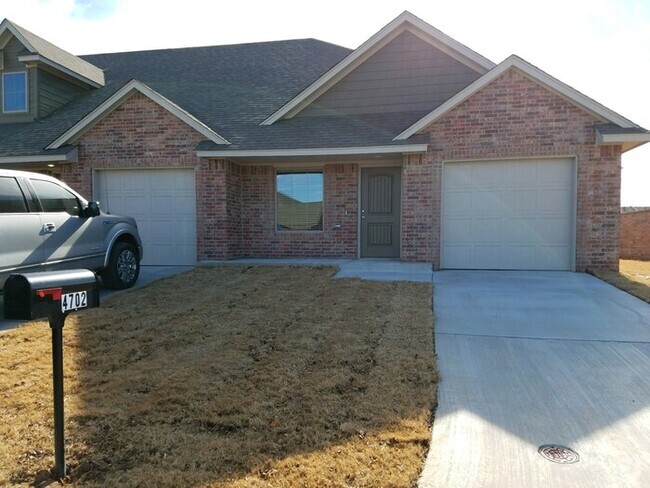 Building Photo - 2 Bed 1 Bath 1 Car Garage Townhome in Del ...