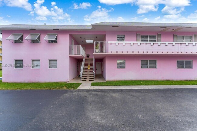 Building Photo - 7560 SW 82nd St Unit G112