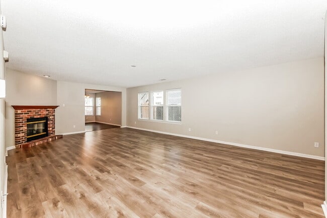Photo - 10236 Hatherley Way