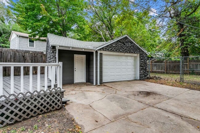 Photo - 3 Bedroom 2 bath home with garage in a prime location!