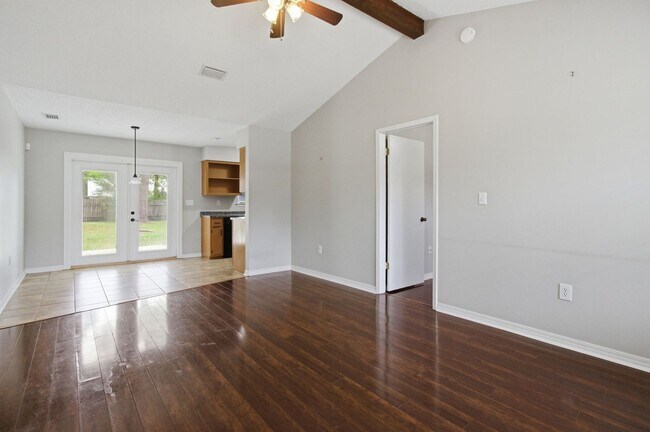 Photo - SOUTH CRESTVIEW CHARMER ON NEARLY HALF AN ACRE!