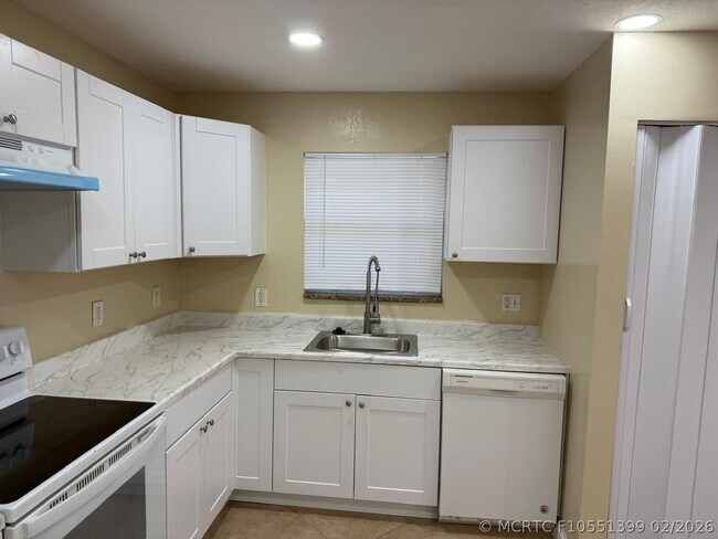 4524 SW 54th St Unit 601-W