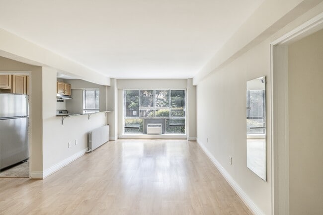 Photo - 3901 Tunlaw Rd NW Unit 204