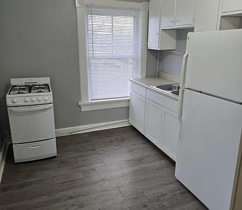 Photo - 2349 E 5th St Unit 2351 E 5th Upstairs