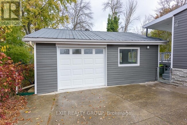 Photo - 250 Ashley St