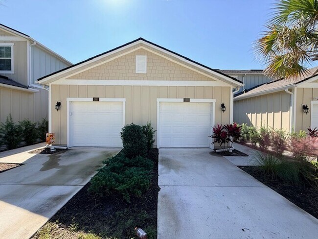 Stylish 2-bedroom, 2.5-bath townhome avail... - Stylish 2-bedroom, 2.5-bath townhome avail...