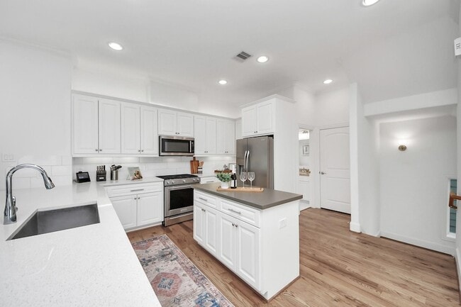 Photo - 1628 W 24th St