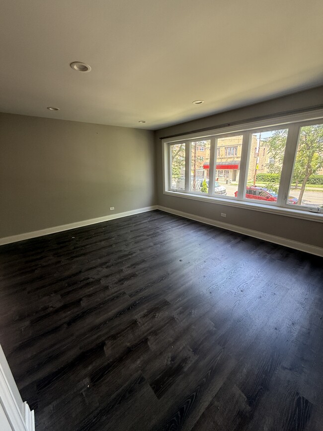 5735 W Lawrence Ave Unit 1