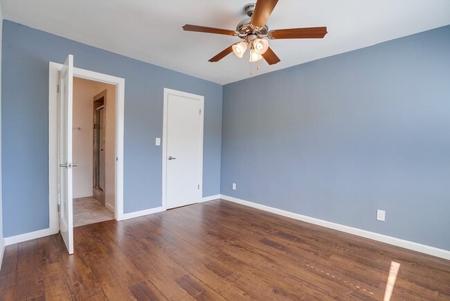 Photo - 2026 Shenandoah St (B)