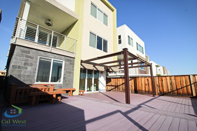 Photo - $6,395 - "Move-In Bonus" - 4 BD/3.5 BA Com...