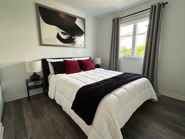 Photo - 74 Rue Idola-Saint-Jean Unit SI ID1586422P