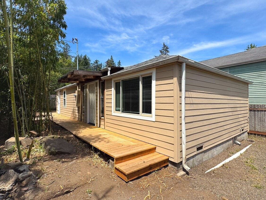 3 Bedroom, 1 Bathroom S. Eugene Home - 3 Bedroom, 1 Bathroom S. Eugene Home