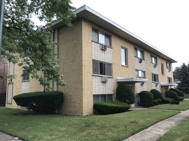 Building - 3049 N Harlem Ave