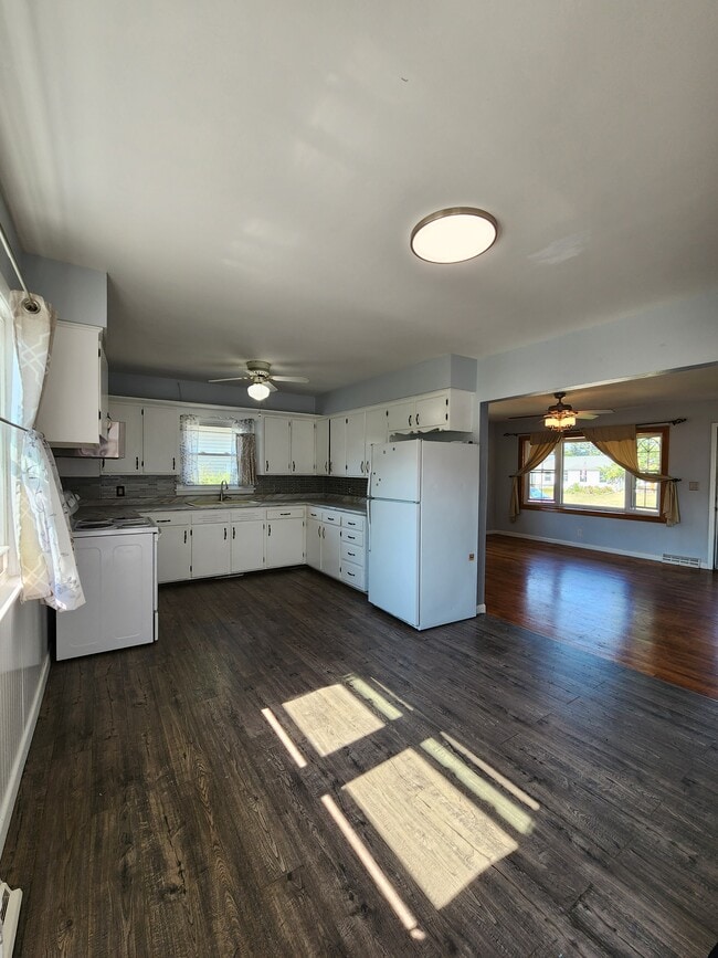 Photo - 3235 W 16th St