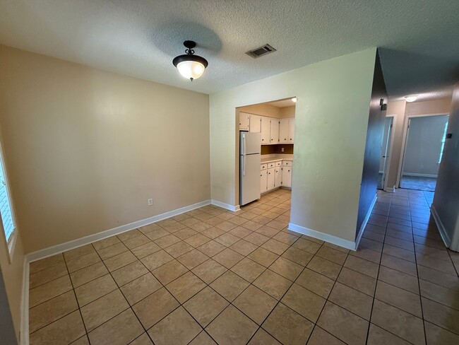 Photo - 9221 Beatrice Rd