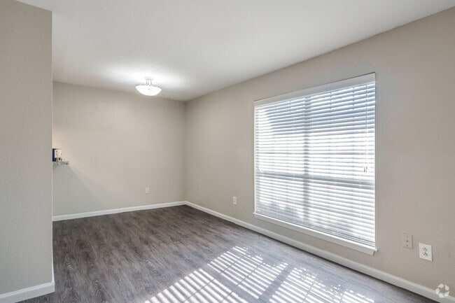1BR, 1BA - 686SF