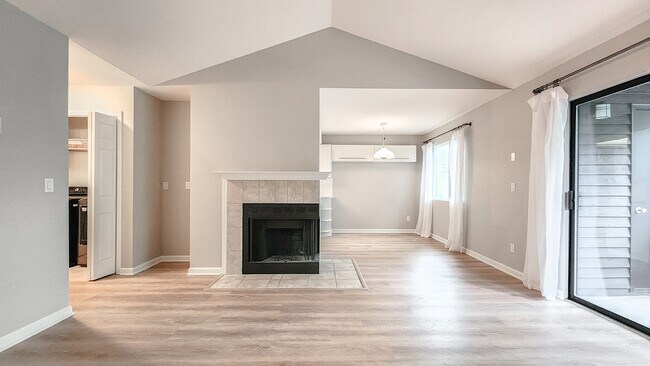 Vaulted ceiling living room - 9580 SW 146th Ter Unit 8