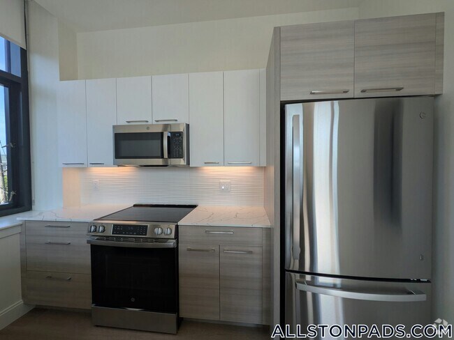 Building Photo - 1079 Commonwealth Ave Rental