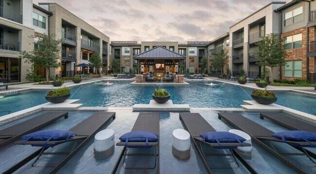 Photo - 11175 W Airport Blvd Unidad b15