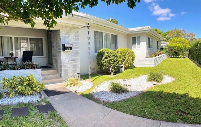 Building Photo - 411 Alesio Ave