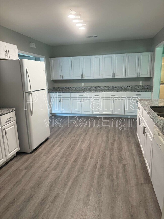 Photo - 719 SE 24th St