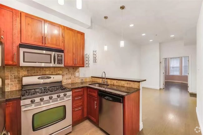 Building Photo - 4508 Brown St Unit 1R Rental
