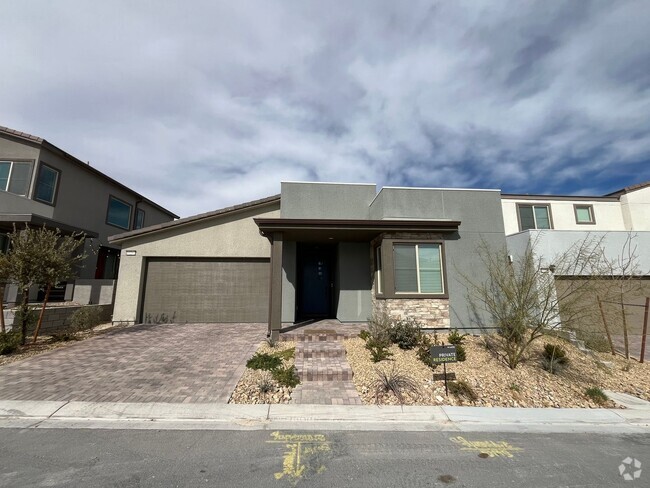 Building Photo - New Modern Single Story Home in Skye Canyon!