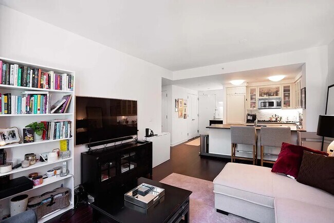 Photo - 80 Riverside Blvd Unit 7F