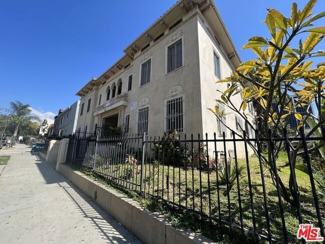 Photo - 946 S Burlington Ave