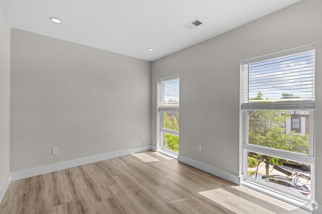 2BR, 2BA - 770SF - Primary Bedroom