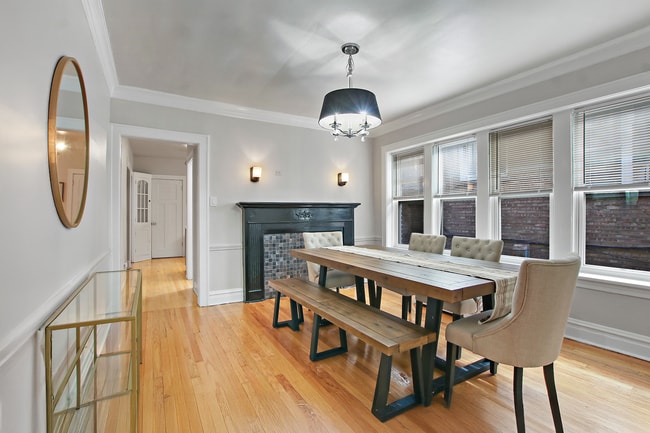 Photo - 7008 N Rockwell St Unidad #2