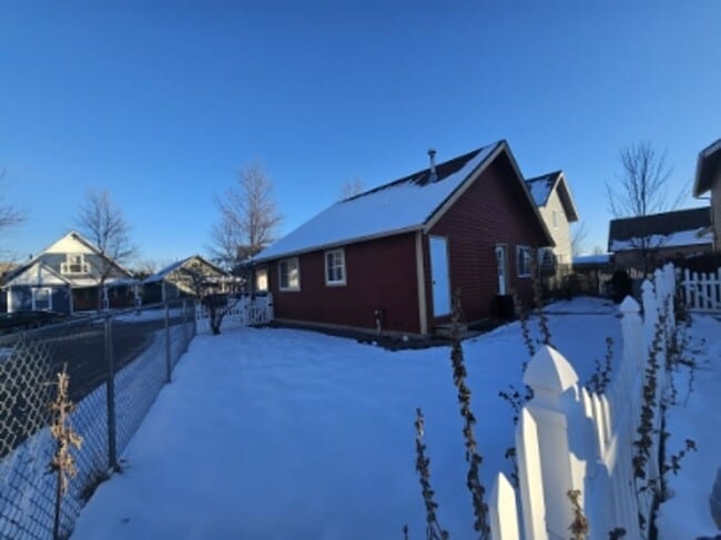 Photo - Charming 2 Bedroom Home with Fenced Yard – Dog Friendly!