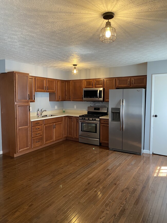 Photo - 738 Holly Rd