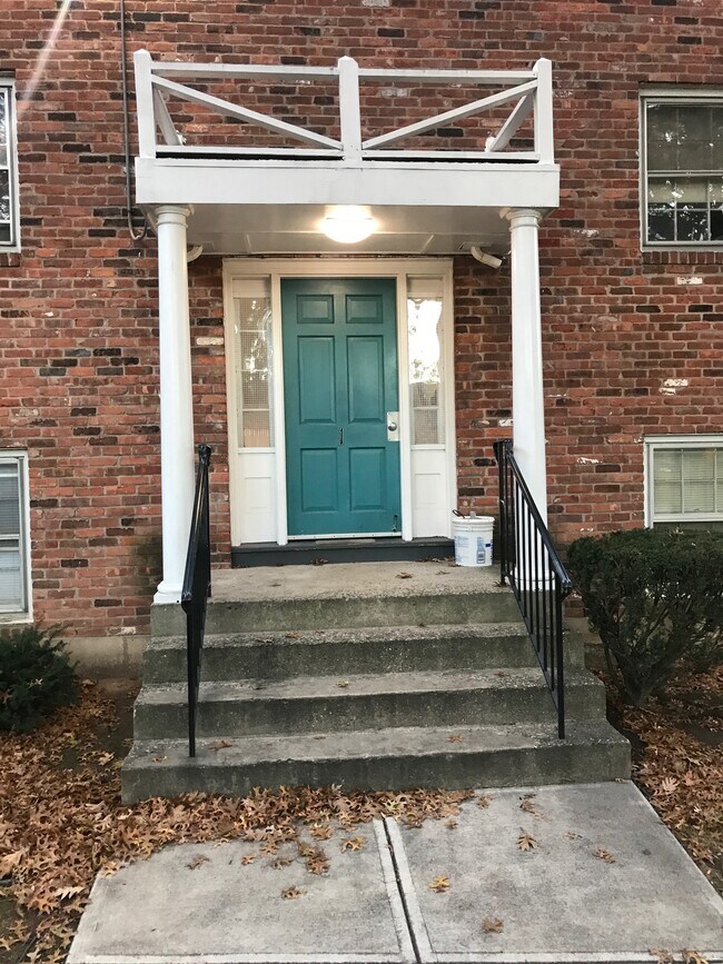 Front Entracne - 2 Treat St Unit 3A