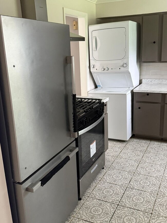 Photo - 3 BR/1BA | Newly Renovated Cottage| Cove security system| Fully fenced backyard