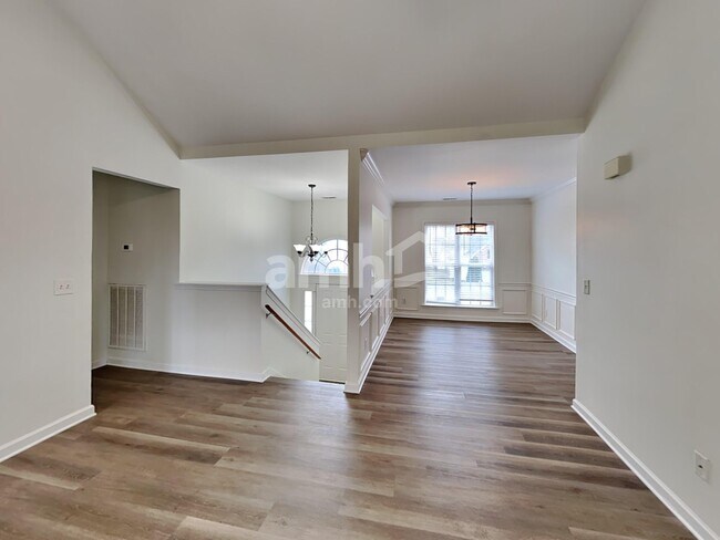 Photo - 5016 Saunders Ter