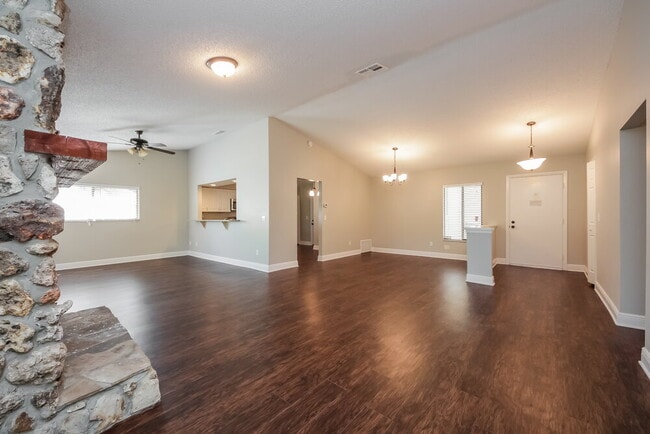 Photo - 312 Dublin Dr