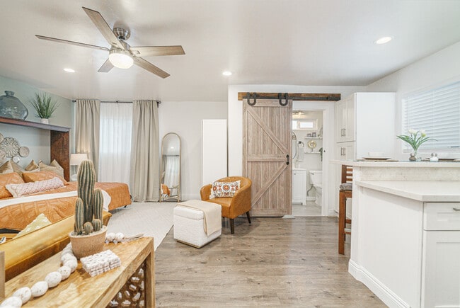 Photo - 9026 Avocado St