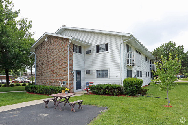 Building Photo - Fon Du lac Terrace Apts