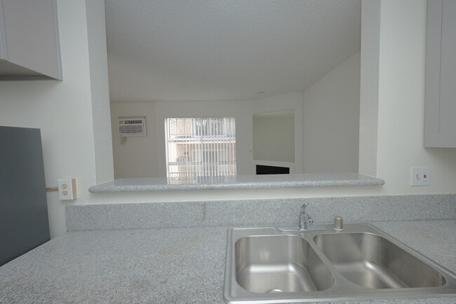 1632 N Formosa Ave Unit 108