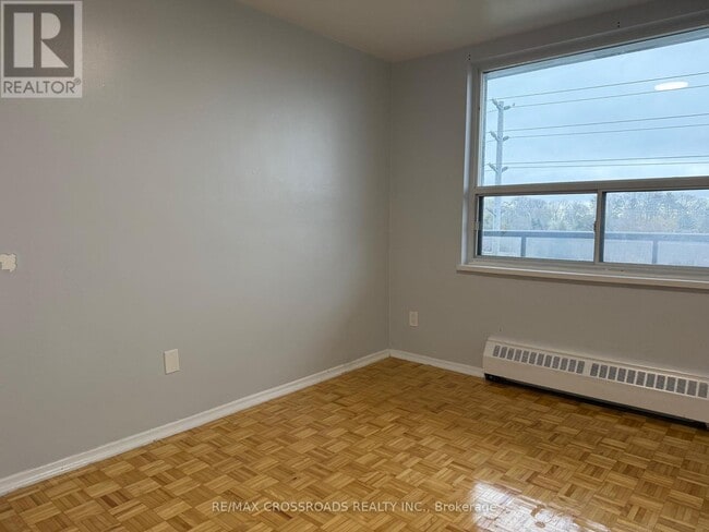 Photo - 363 Lakeshore Rd E Unit 504