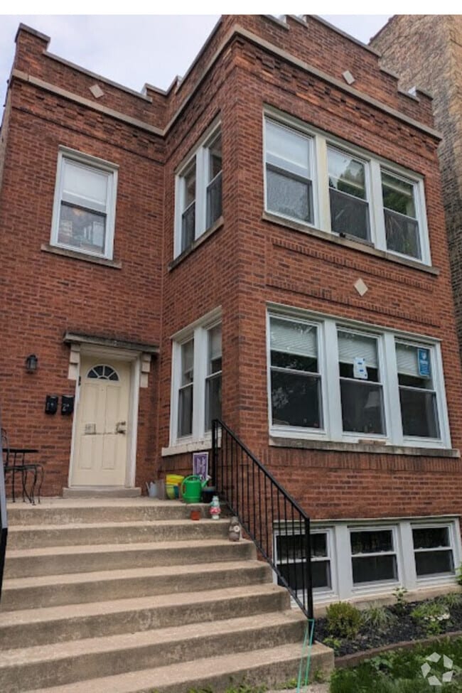 Building Photo - 5015 N Troy St Rental