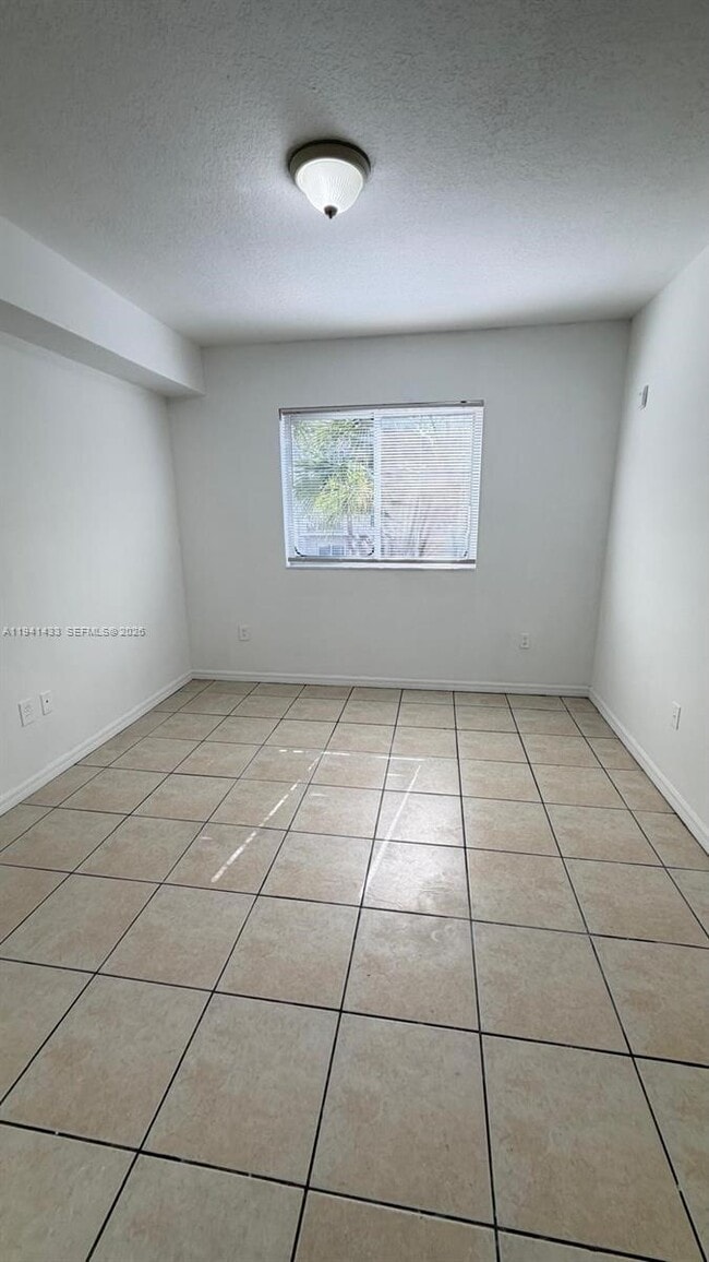 Photo - 11050 SW 196th St